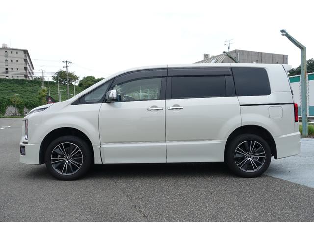 デリカＤ：５ アーバンギア　Ｐエディション　アルパイン製１１型ナビ　アラウンドモニター　１１．５型後席モニター　本革シート　ブラックアウトＰＫＧ　両側電動スライドドア　エレクトリックテールゲート（9枚目）