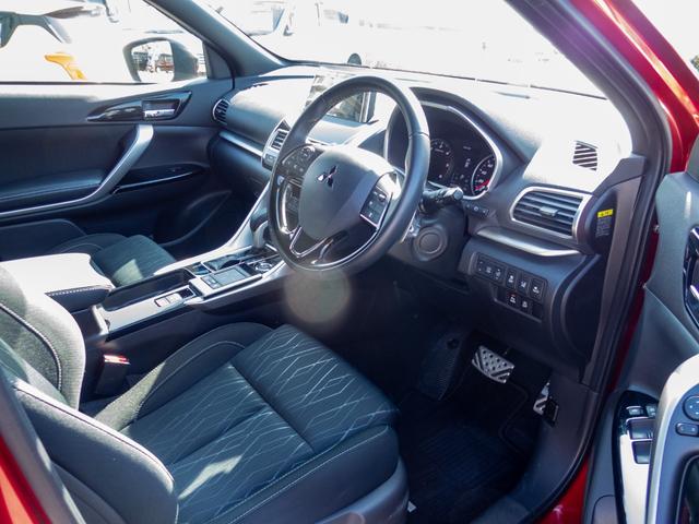 ブラックエディションではアルミペダルを装着