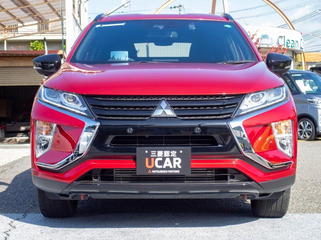 きりっと引き締まったカスタムフェイスが魅力です。ＬＥＤヘッドライト、ハロゲンフォグランプ装備で夜のドライブも安心です