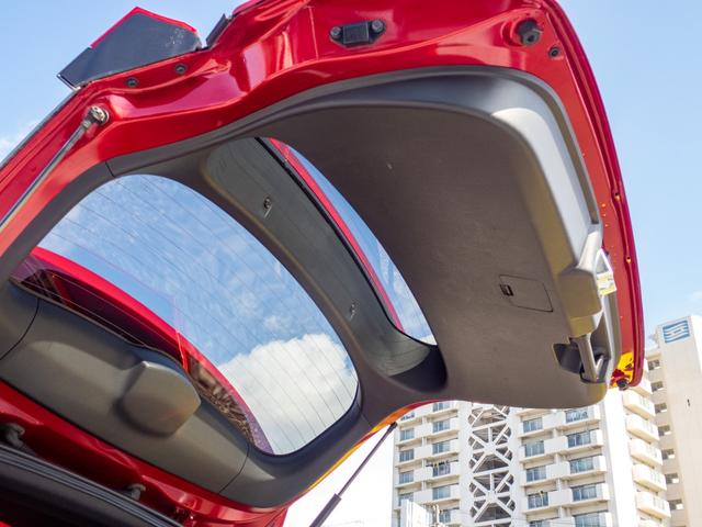 リヤゲートの内張です。