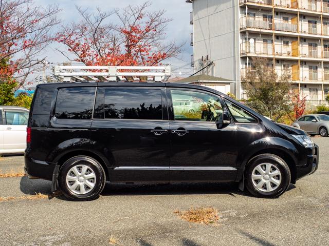 デリカＤ：５ Ｍ　リミテッドパッケージ　ＫＥＮＷＯＯＤ製ＵＳＢ＆Ｂｌｕｅｔｏｏｔｈ対応ナビ　バックカメラ　純正ルーフラック　助手席側電動スライドドア　アイドリングストップ　オーバーライダー　マッドフラップ（7枚目）