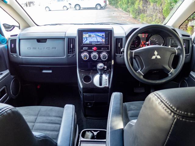 デリカＤ：５ Ｍ　リミテッドパッケージ　ＫＥＮＷＯＯＤ製ＵＳＢ＆Ｂｌｕｅｔｏｏｔｈ対応ナビ　バックカメラ　純正ルーフラック　助手席側電動スライドドア　アイドリングストップ　オーバーライダー　マッドフラップ（13枚目）