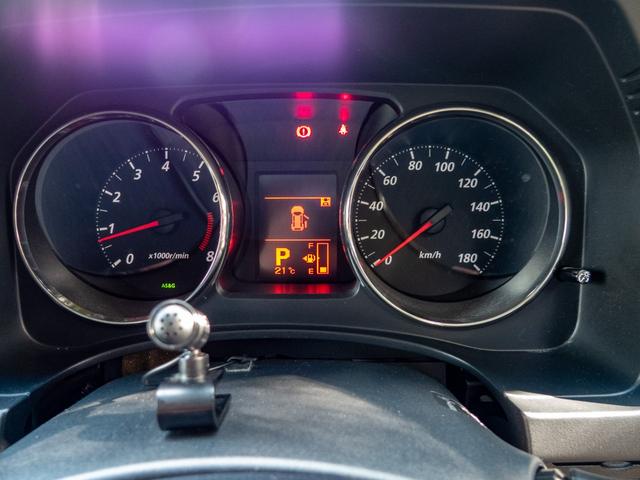 デリカＤ：５ Ｍ　リミテッドパッケージ　ＫＥＮＷＯＯＤ製ＵＳＢ＆Ｂｌｕｅｔｏｏｔｈ対応ナビ　バックカメラ　純正ルーフラック　助手席側電動スライドドア　アイドリングストップ　オーバーライダー　マッドフラップ（18枚目）