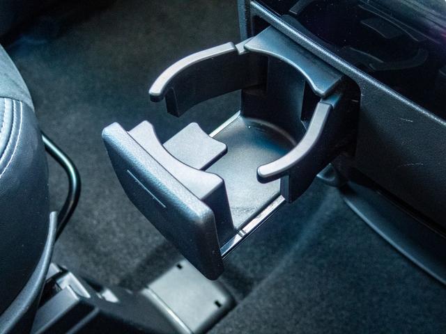 デリカＤ：５ Ｍ　リミテッドパッケージ　ＫＥＮＷＯＯＤ製ＵＳＢ＆Ｂｌｕｅｔｏｏｔｈ対応ナビ　バックカメラ　純正ルーフラック　助手席側電動スライドドア　アイドリングストップ　オーバーライダー　マッドフラップ（29枚目）