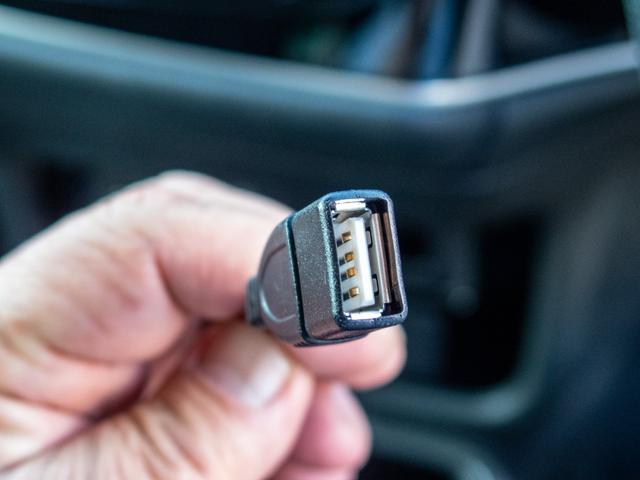 アウトランダー ２４Ｇ　純正ワイドナビ　全周囲カメラ　３列シート７人乗り　３モード切替４ＷＤ　ＥＴＣ　ドライブレコーダー　　クリアランスソナー　衝突被害軽減ブレーキ　ヒッチメンバー（26枚目）