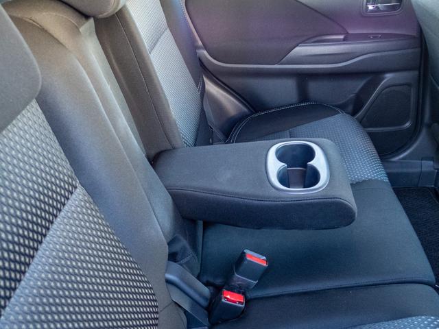 アウトランダー ２４Ｇ　純正ワイドナビ　全周囲カメラ　３列シート７人乗り　３モード切替４ＷＤ　ＥＴＣ　ドライブレコーダー　　クリアランスソナー　衝突被害軽減ブレーキ　ヒッチメンバー（55枚目）