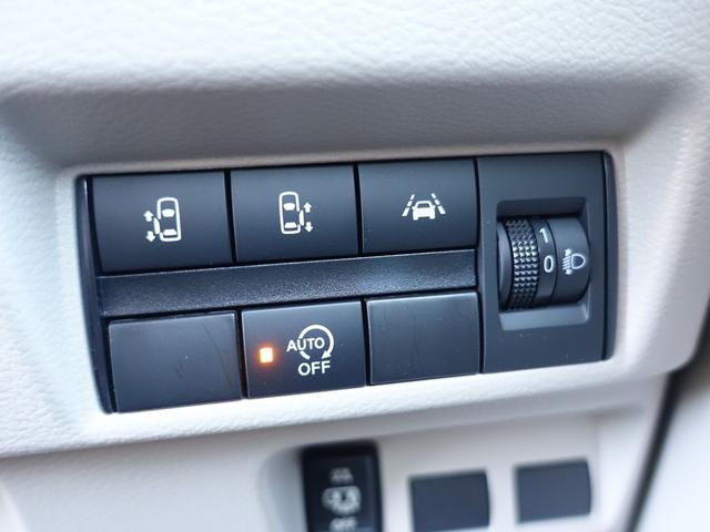 左右スライドドア、そしてリヤゲートは電動です。キーはスマートキーですのでポケットやカバンにキーを入れたままで、ドアロックの開閉＆エンジン始動ができます。