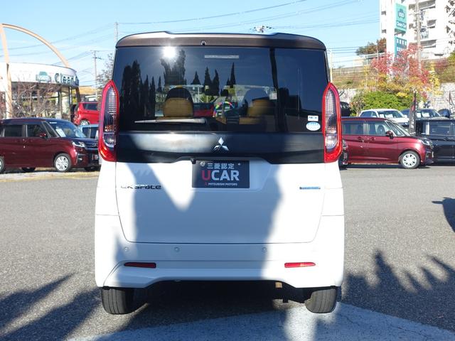 大きく開くリヤゲート！雨の日などは傘替わり！大き目のお荷物も出し入れ楽々！！