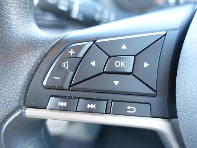 音量や選局などのオーディオ操作をお手元で。ステアリングリモコン付き