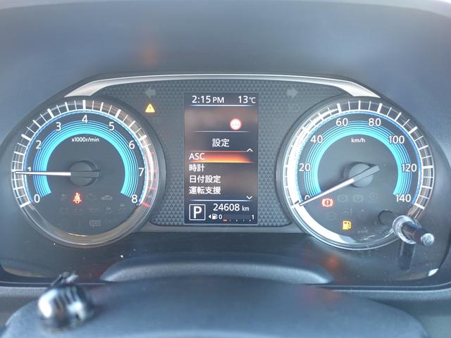 平均燃費や、平均車速や各種モード等を表示可能なサブディスプレイをメーターパネルに配置