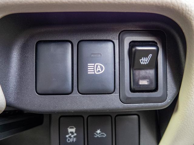 オートマチックハイビーム、運転席はシートヒーター装備