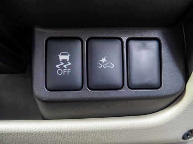 衝突被害軽減ブレーキ（ＦＣＭ）周りの明るさで自動点灯、先行車や車速等で自動的にハイローのヘッドライトを切り替えるＡＨＢ装備