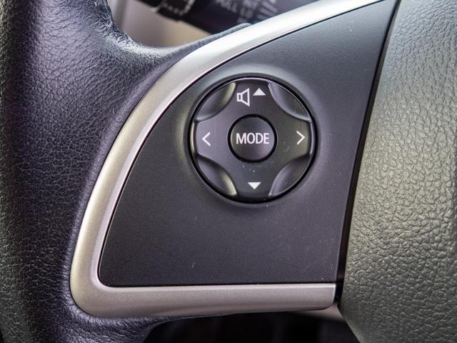 ステアリングからオーディオ操作が可能なステアリングリモコン付き