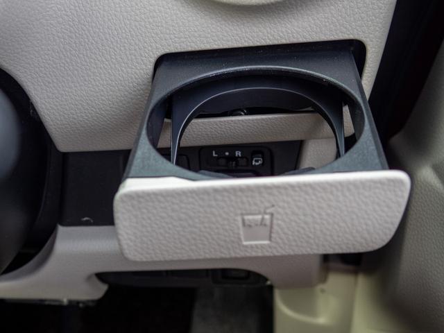 運転席側ドリンクホルダー