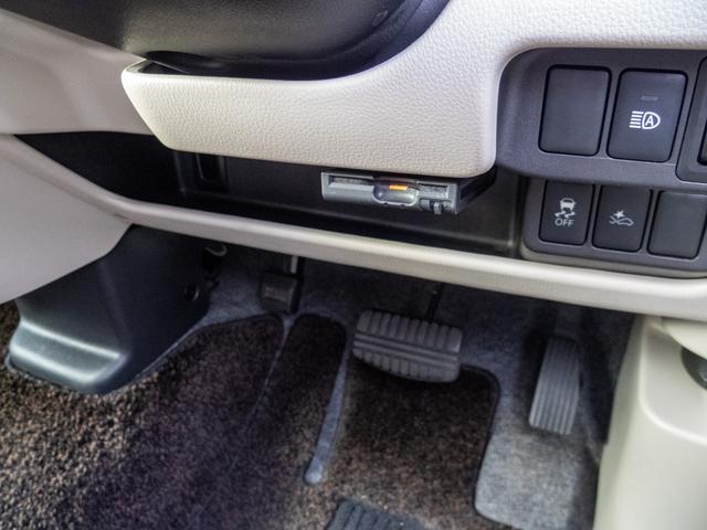 このモデルはハンドル下にも収納スペース付いております！