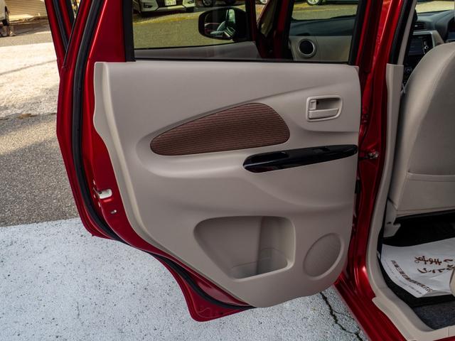 ドア内張もベージュの落ち着いたカラーです