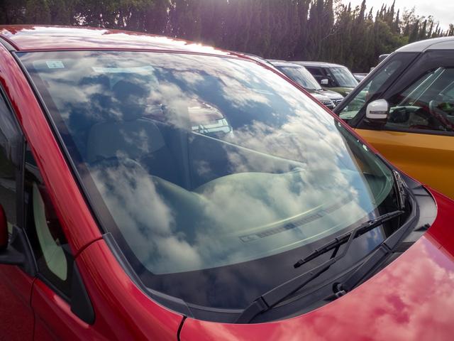 フロントガラスも大きな傷はございません