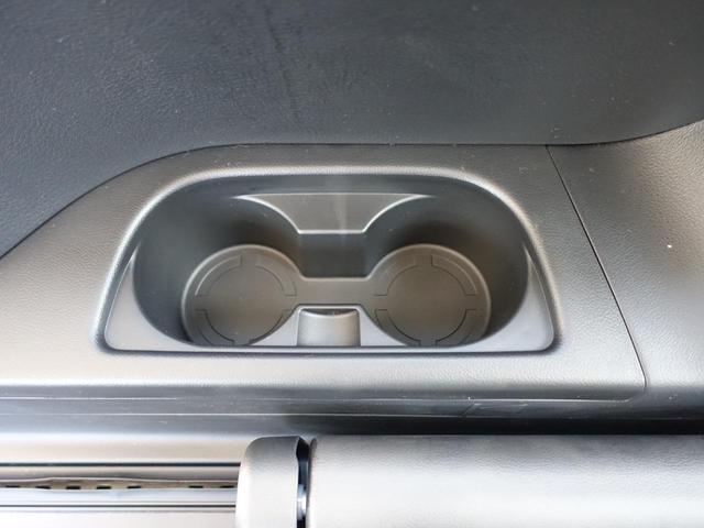 �R��ڂɂ��h�����N�z���_�[���t���Ă܂��B