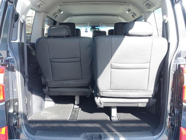 �R��ڃV�[�g���X���C�h�o���܂��B