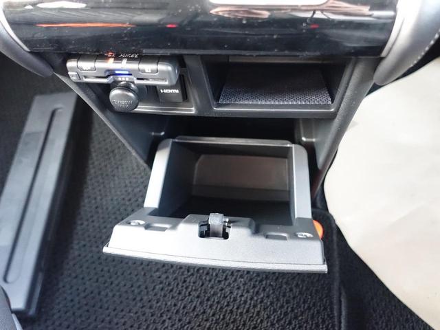 �{�b�N�X�e�B�b�V�������[�ł���C���p�l���A�{�b�N�X