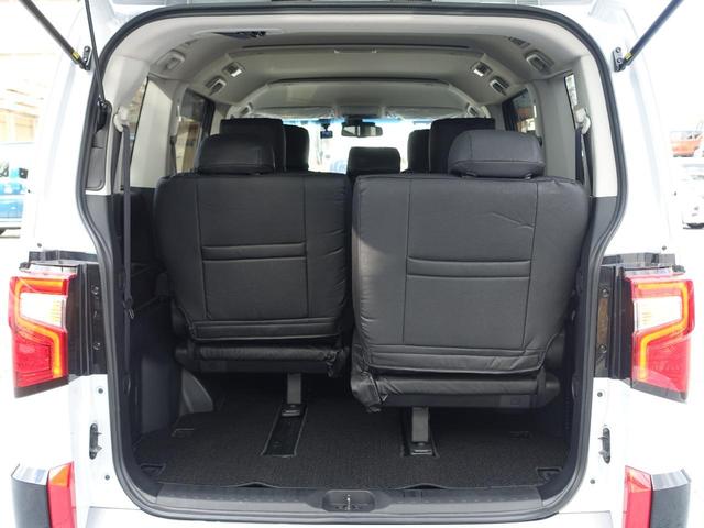 �R��ڃV�[�g���X���C�h�o���܂��B