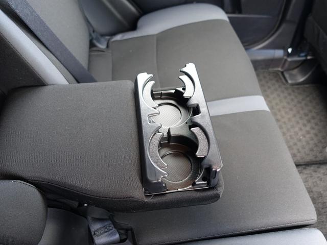 ドリンクホルダー付きアームレスト