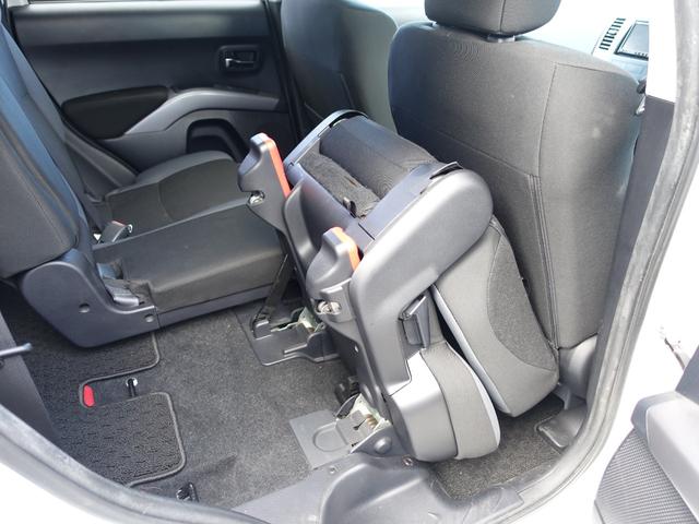 前にすると３列目に乗り込みやすくなります。