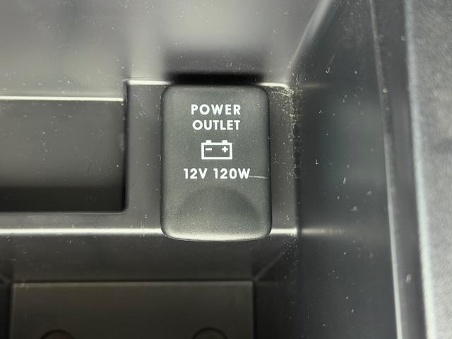 １２Ｖ／１２０Ｗのアクセサリーソケットがあります。