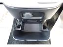 インパネ下にも小物入れがあります