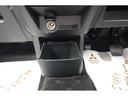 ダッシュボード下には収納スペースとアクセサリーソケット付いてます！