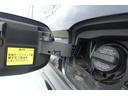 左後部にはガソリンエンジンの給油口があります!タンク容量は53Lです。
