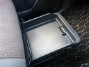 助手席の下には、車検証入れを収納できるボックスがあります。