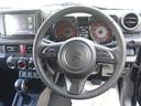 直接肌と接するところだけにこだわりたいステアリングは革巻きですので操作性は良好。