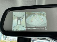 前後左右４つのカメラの映像をＣＧ合成して車両周囲の状況を映す全周囲カメラも装備 5