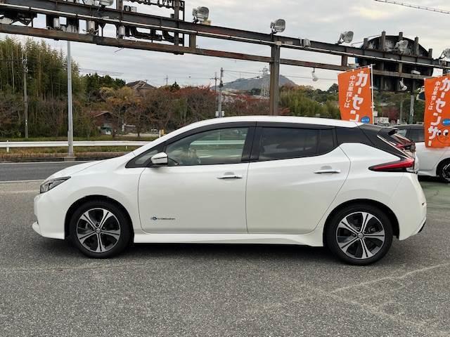 リーフ ４０ｋＷｈ　Ｘ　１０万台記念車　プロパイロット　１７インチアルミ（5枚目）