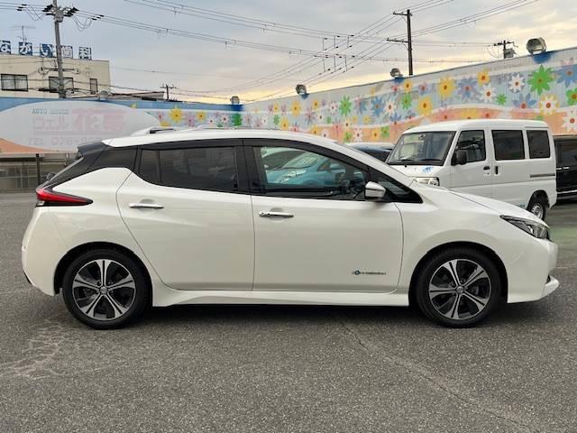 リーフ ４０ｋＷｈ　Ｘ　１０万台記念車　プロパイロット　１７インチアルミ（6枚目）