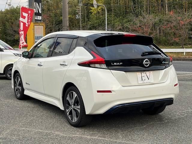 リーフ ４０ｋＷｈ　Ｘ　１０万台記念車　プロパイロット　１７インチアルミ（7枚目）