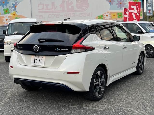 リーフ ４０ｋＷｈ　Ｘ　１０万台記念車　プロパイロット　１７インチアルミ（8枚目）