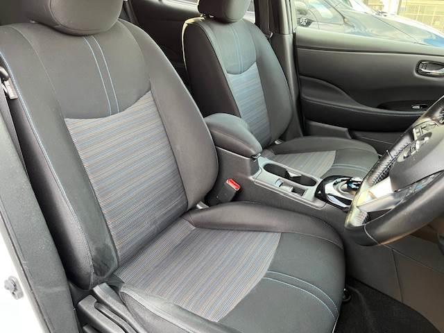 リーフ ４０ｋＷｈ　Ｘ　１０万台記念車　プロパイロット　１７インチアルミ（9枚目）