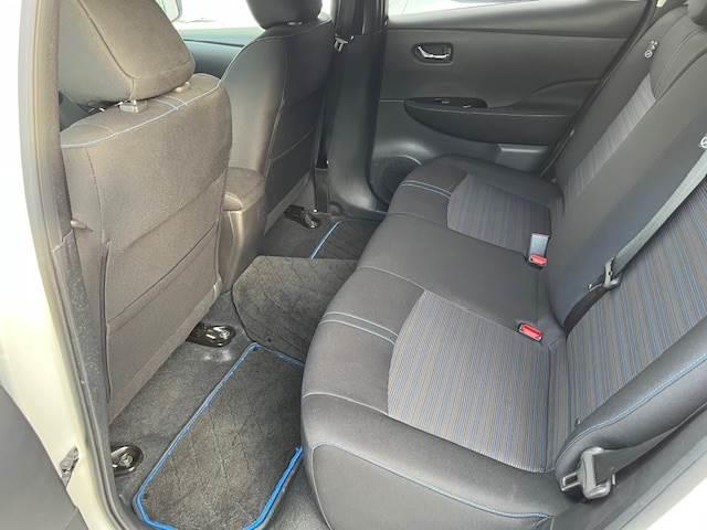 リーフ ４０ｋＷｈ　Ｘ　１０万台記念車　プロパイロット　１７インチアルミ（12枚目）