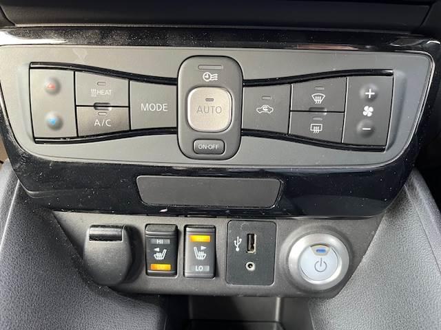 リーフ ４０ｋＷｈ　Ｘ　１０万台記念車　プロパイロット　１７インチアルミ（15枚目）