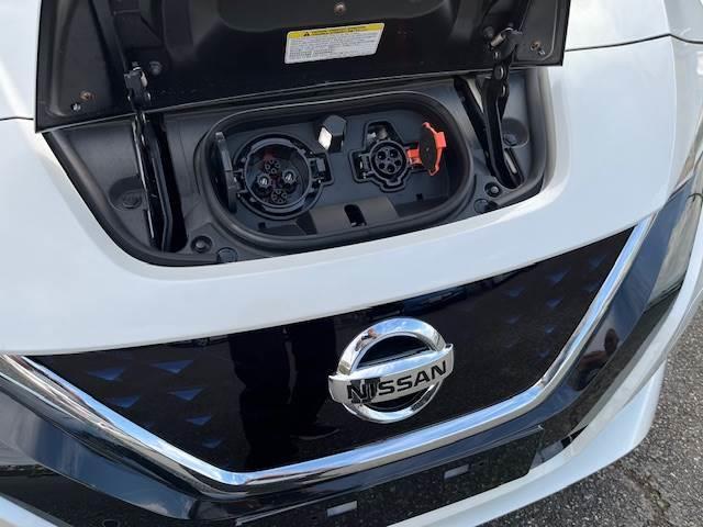 リーフ ４０ｋＷｈ　Ｘ　１０万台記念車　プロパイロット　１７インチアルミ（18枚目）