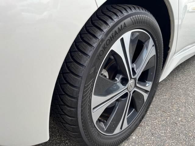 リーフ ４０ｋＷｈ　Ｘ　１０万台記念車　プロパイロット　１７インチアルミ（26枚目）