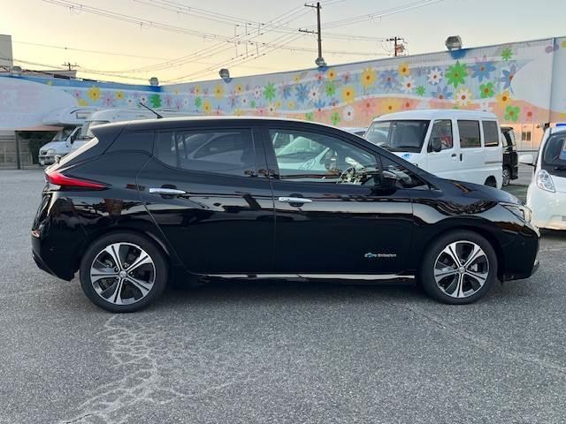 リーフ Ｇ　プロパイロット　プロパイロットパーキング　　アラウンドビュー全周囲カメラ　エマージェンシー衝突軽減ブレーキ　純正ナビ　スマートルームミラー　前・後席シートヒーター　禁煙車（6枚目）