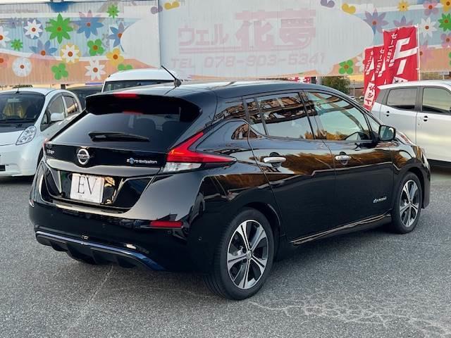 リーフ Ｇ　プロパイロット　プロパイロットパーキング　　アラウンドビュー全周囲カメラ　エマージェンシー衝突軽減ブレーキ　純正ナビ　スマートルームミラー　前・後席シートヒーター　禁煙車（8枚目）