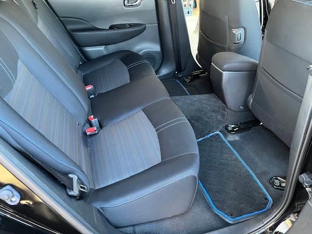 リーフ Ｇ　プロパイロット　プロパイロットパーキング　　アラウンドビュー全周囲カメラ　エマージェンシー衝突軽減ブレーキ　純正ナビ　スマートルームミラー　前・後席シートヒーター　禁煙車（11枚目）