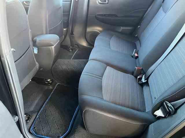 リーフ Ｇ　プロパイロット　プロパイロットパーキング　　アラウンドビュー全周囲カメラ　エマージェンシー衝突軽減ブレーキ　純正ナビ　スマートルームミラー　前・後席シートヒーター　禁煙車（12枚目）