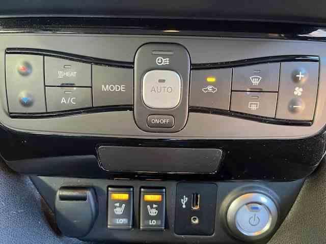 リーフ Ｇ　プロパイロット　プロパイロットパーキング　　アラウンドビュー全周囲カメラ　エマージェンシー衝突軽減ブレーキ　純正ナビ　スマートルームミラー　前・後席シートヒーター　禁煙車（14枚目）