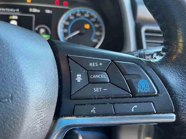 リーフ Ｇ　プロパイロット　プロパイロットパーキング　　アラウンドビュー全周囲カメラ　エマージェンシー衝突軽減ブレーキ　純正ナビ　スマートルームミラー　前・後席シートヒーター　禁煙車（16枚目）