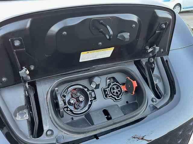 リーフ Ｇ　プロパイロット　プロパイロットパーキング　　アラウンドビュー全周囲カメラ　エマージェンシー衝突軽減ブレーキ　純正ナビ　スマートルームミラー　前・後席シートヒーター　禁煙車（19枚目）